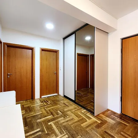 Апартаменты Peaceful Two Bedroom Apartament